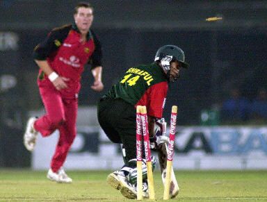 Travis Friend bowls Mohammad Ashraful for 14