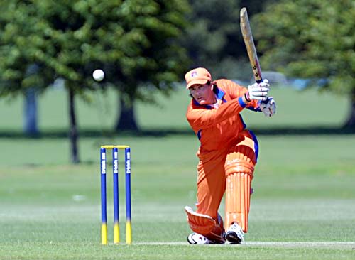 Maartje Koster batting