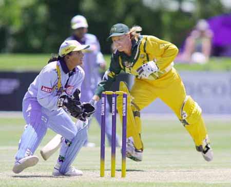 Broadbent scrambles home as the Indian keeper waits