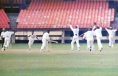 Dharmichand is delighted as his team appeals against Kamaruddin