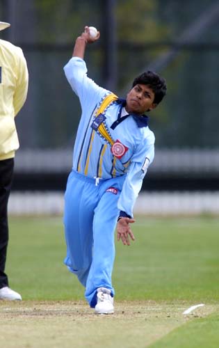Renu Margrate delivers to NZ with the bent arm action