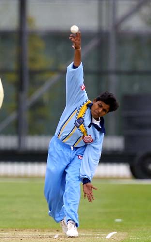 The much talked about India bowler Renu Margrate delivers to NZ with an inproved delivery