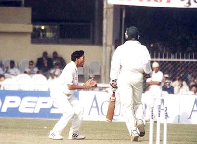 Agarkar appeals successfully for LBW against Madondo