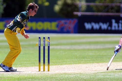 Charmaine Mason runs out Aluis Kuylaars