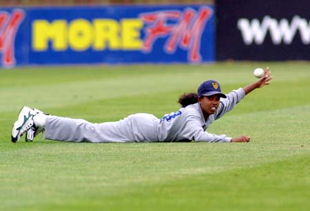 Sri Lankan fielder Hiruka Dilani Fernando dives for the ball