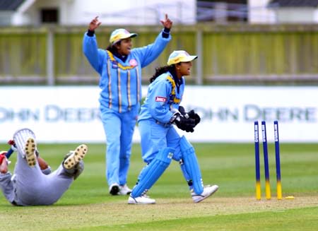 Indika Kankanange stumbles as the Indian players (wicket keeper Anju Jain) unsuccessfully appeal