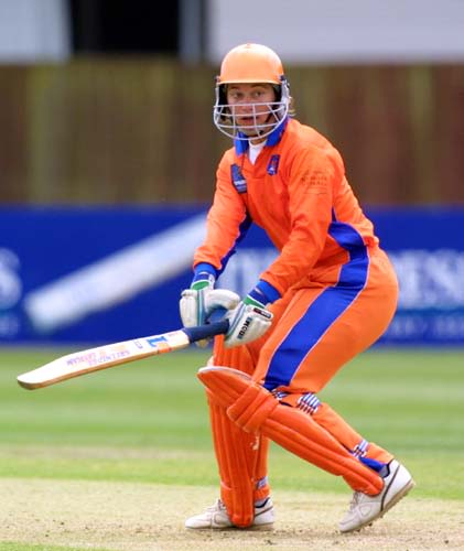 Dutch batter Caroline de Fouw