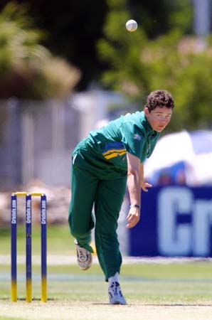 South African bowler Yulandi van der Merwe makes a delivery