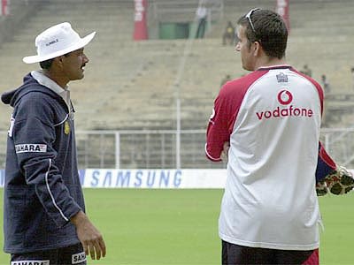 Anil Kumble chats with James Ormond before the start of the second day's play