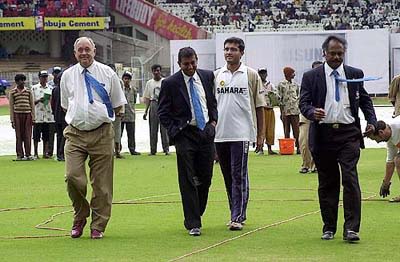 Match referee Denis Lindsay, left, with Indian skipper Ganguly and match officials