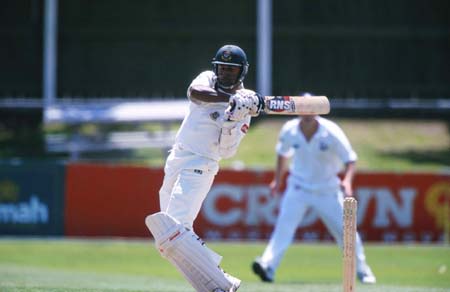 Al Sahariar plays a pull shot. Auckland v Bangladeshis at Auckland, 12-15 Dec 2001