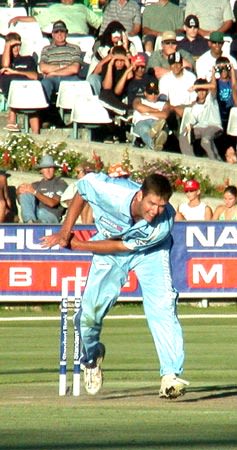 The Titans Greg Smith lets fly with another thunderbolt