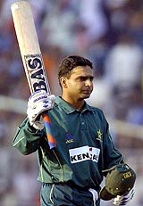 Naved Latif acknowledges the applause