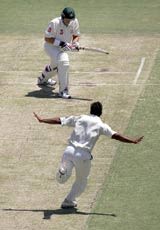 Shoaib Akhtar in celebration mode as Matthew Hayden is dismissed