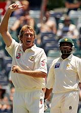 Glenn McGrath nails Inzamam-ul-Haq