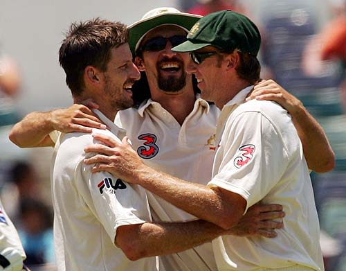 Australia's three-barrel shotgun blew Pakistan away