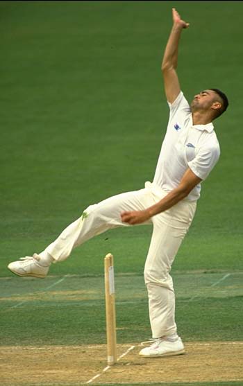 Murphy Su'a bowling against England